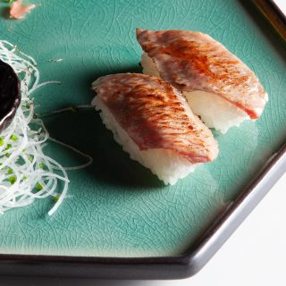 En #MaisonUmami somos especialistas en todo tipo de sushi, tanto makis como nigiris, e incluso alguno que otro más original. 🤩 ¿Quieres venir a probarlos? 

Reserva tu mesa!! 910 89 56 06 ✨📞
.
.
.
#maisonumami #restaurantesmadrid #restauranteasiácticomadrid #nigiri #nigirimadrid #sushimadrid #wheretoeatmadrid #asianfoodmadrid #valdebebas #comerenmadrid #sushivaldebebas #nigirivaldebebas #restaurantesvaldebebas #nigiri